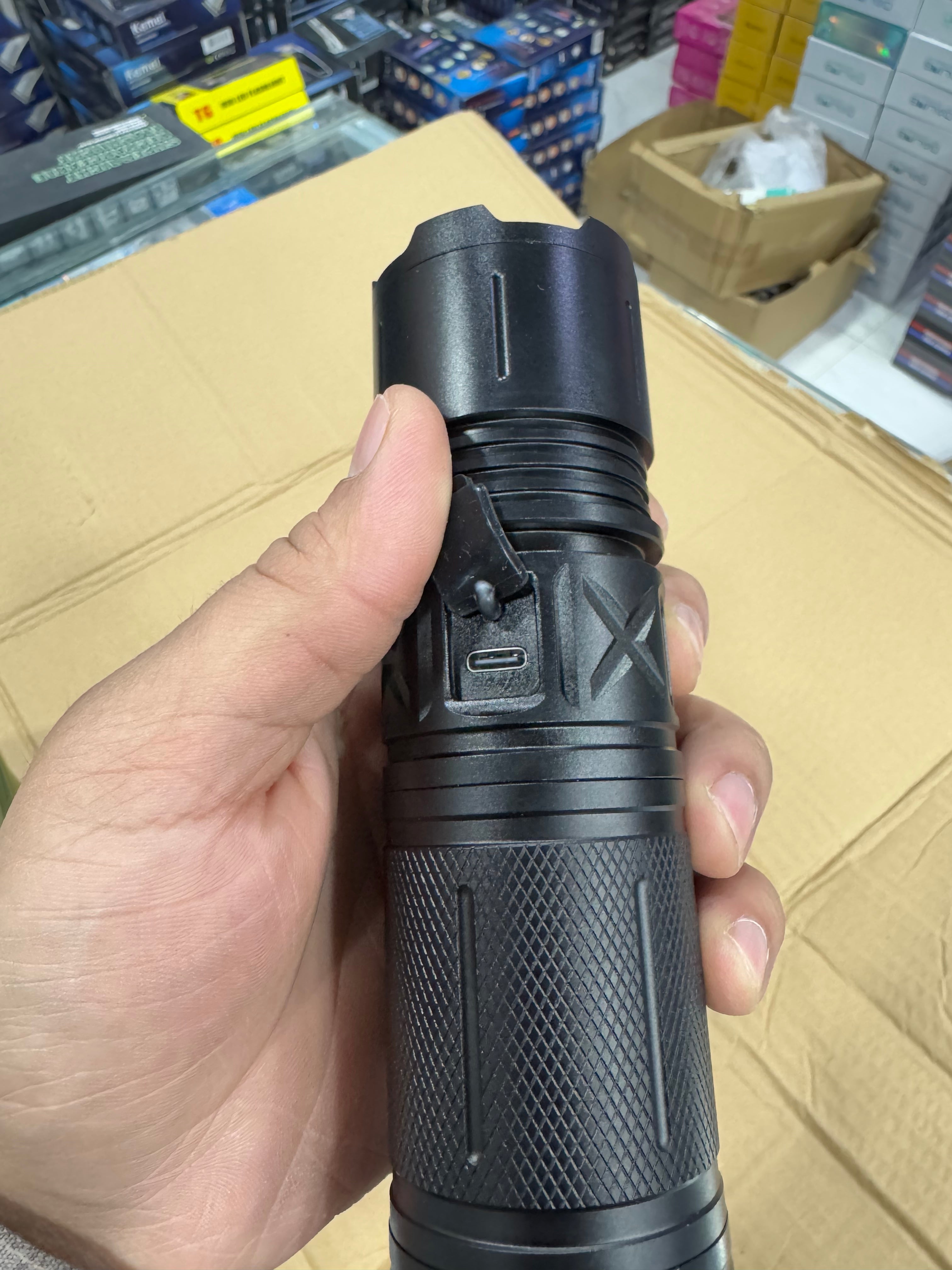 RUILING P-90 TORCH 1KM LIGHT RANGE FLASHLIGHT