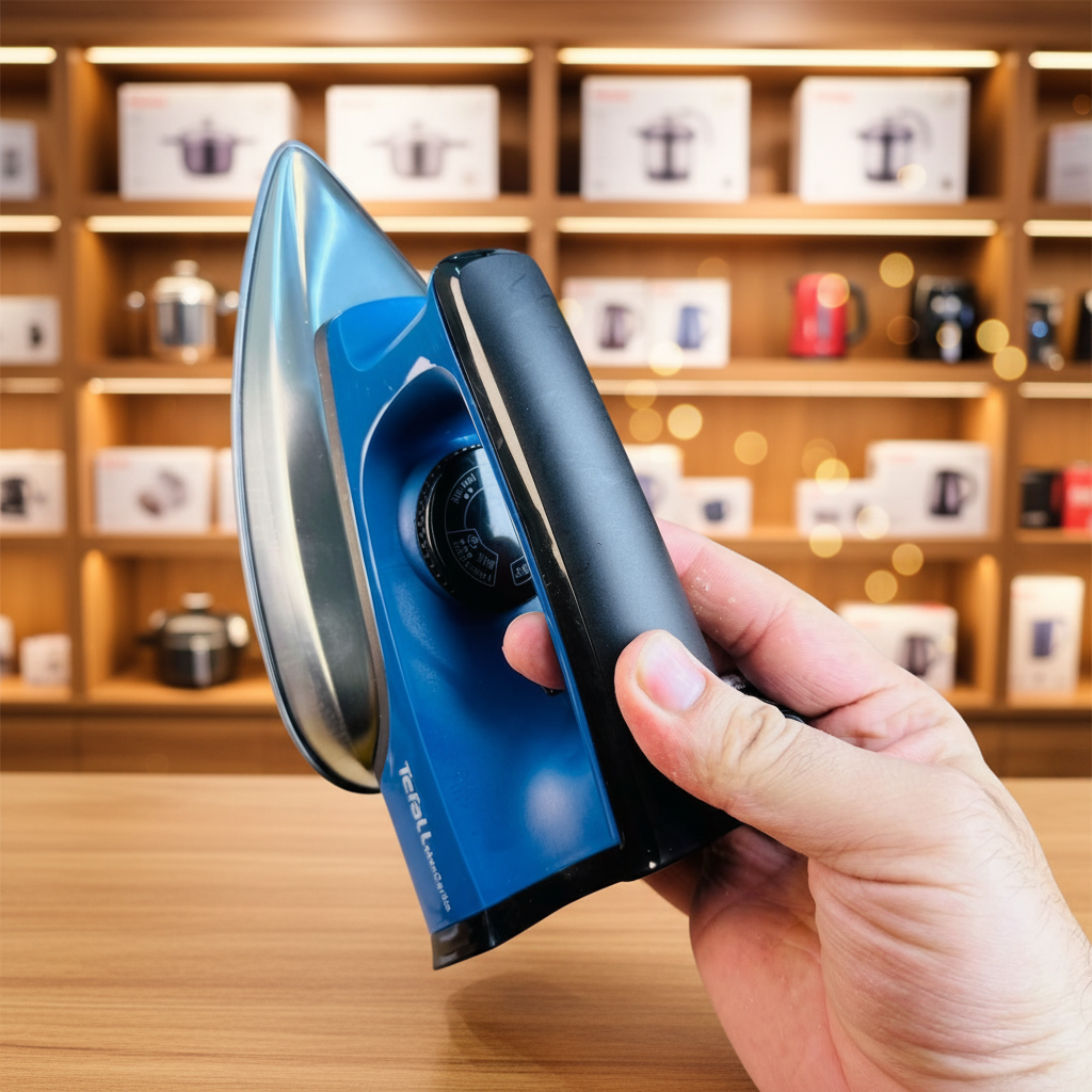 Tefall Dry Iron T-7707 - Product with box - Premium Showroom