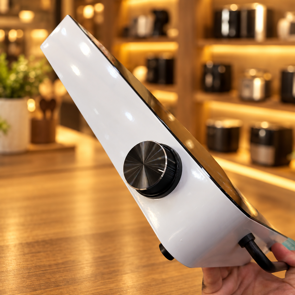 GEEPAS GIC33022P front edge showing rotary knob and MIN MAX slider - Showroom